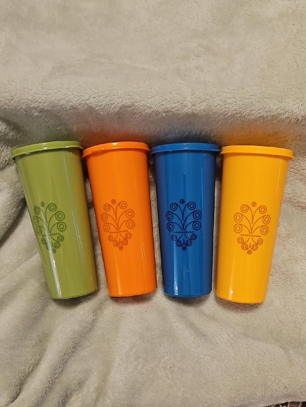Colorful Tall Plastic Tumblers - Set of 4 With LIDS New